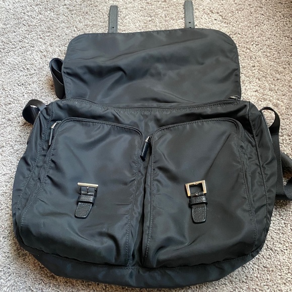 Prada Single Pocket Re-Nylon Messenger Shoulder Bag Black - Picture 2 of 7